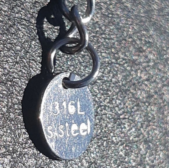 SHELL and Stainless Steel Necklace - Picture 3 of 4